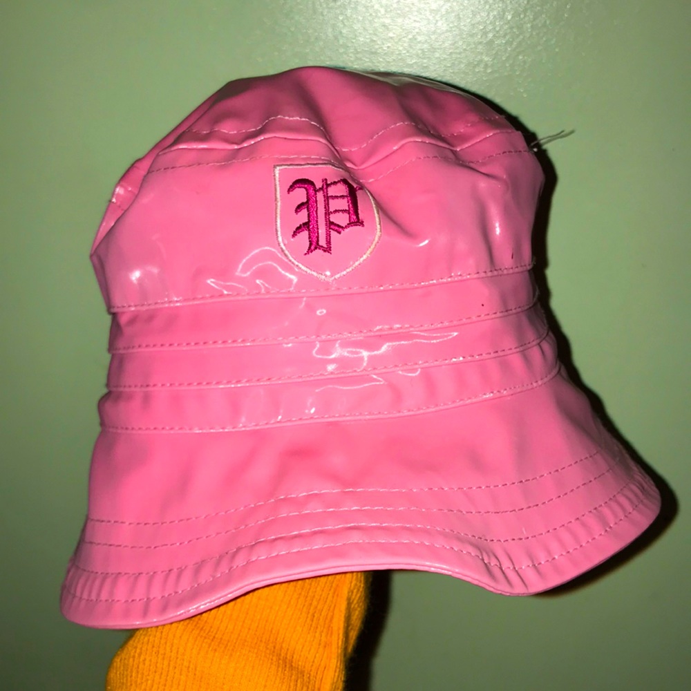 Bucket hat